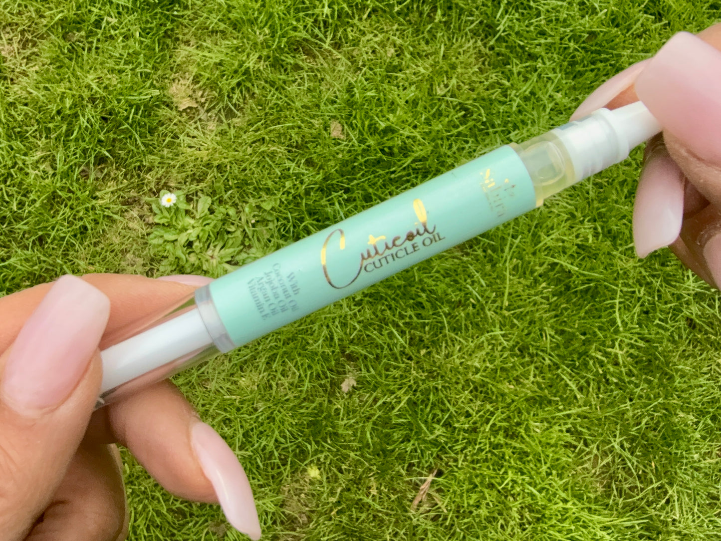 Cuticle Oil with Coconut oil, Argan oil, Vitamin e and Jojoba oil.