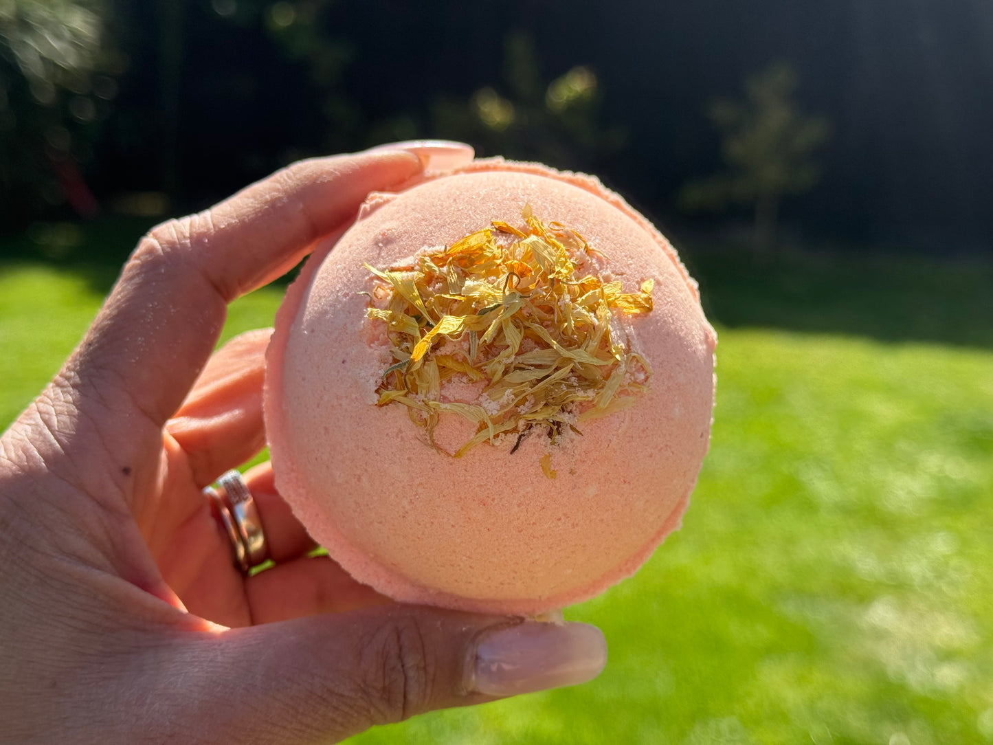 Handmade XL Bath bomb with Sweet Orange & Patchouli essential oil. Contains Sweet Almond oil, shea butter and kaolin clay.