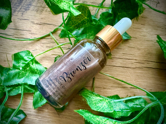 Bronze Body oil with natural oils including  coconut oil, argan oil, jojoba oil and vitamin e. 