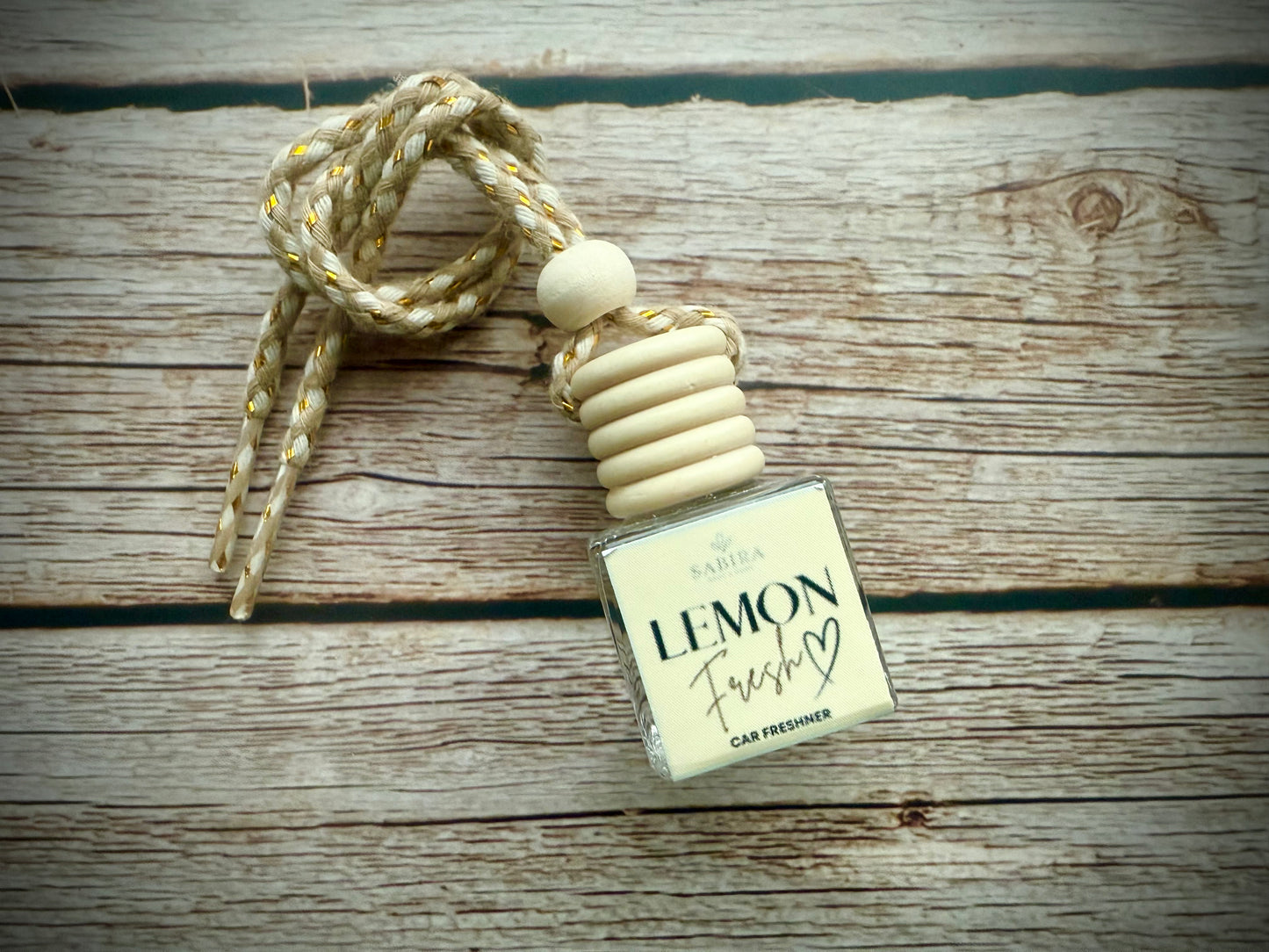 Car freshener with fresh lemon fragrance 