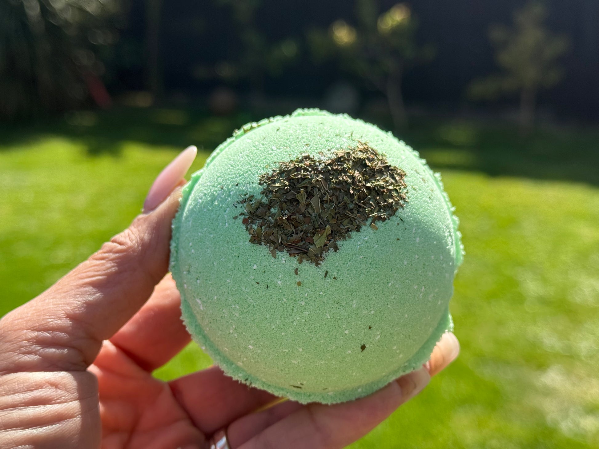 Handmade Bath bomb with Peppermint & Bergamot Essential oil.