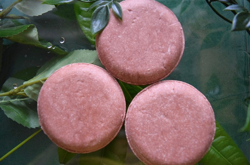 Shampoo bar with macademia oil and panthenol. 